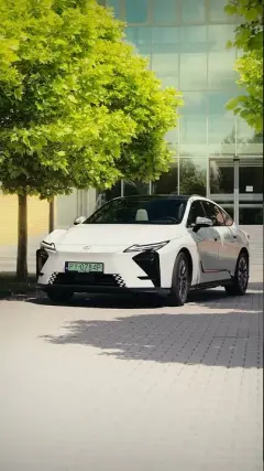 Okładka rolki „Lexus Ukleja - Lexus ES 500e AWD”