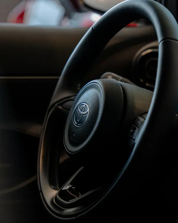 Kierownica z logo Toyoty, sesja dla Toyota Ukleja