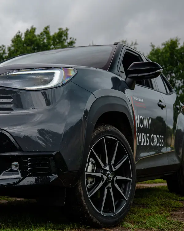 Nowa Toyota Yaris Cross w plenerze, sesja dla Toyota Ukleja