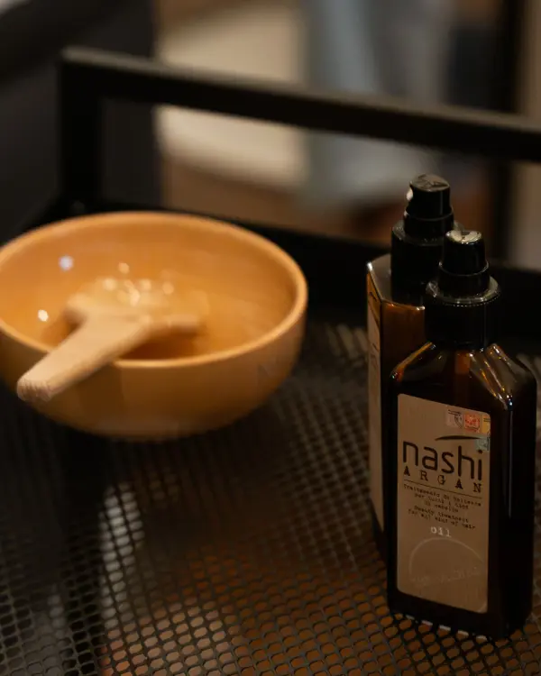 Kosmetyki Nashi Argan i miseczka do farby w salonie Perfect Color